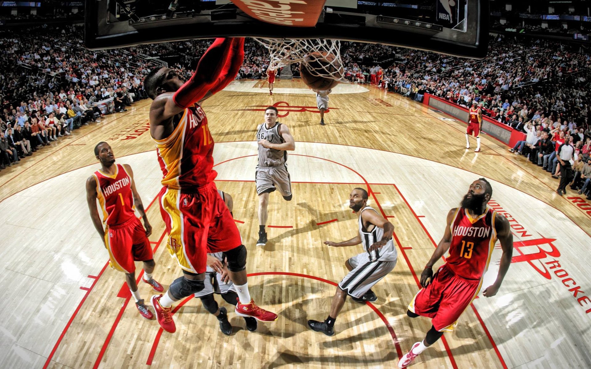 九游体育-德约科维奇回归赛场，惊险取胜首场状态亮眼，IG观众沸腾！